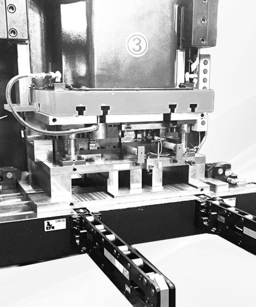 KOSMEK quick die change systems for stamping and press machines, reducing setup time with high-power clamping and rapid die replacement.