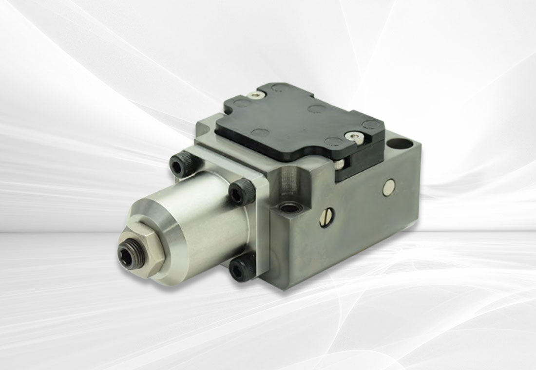 KOSMEK Funk-Drucksensor zur Erfassung eines Hydraulikdruckanstiegs per Funkkommunikation in hydraulischen Vorrichtungen.