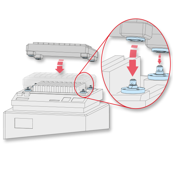 Schematische Darstellung des Einsetzens eines Prüfwerkzeugs mit Positionier- und Spannelementen in eine Halbleiter-Prüfanlage.